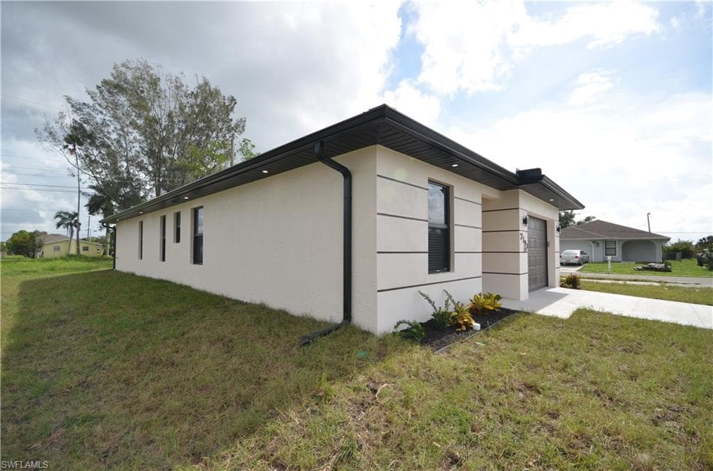 2188 Barker BLVD, FORT MYERS FL 33916-28