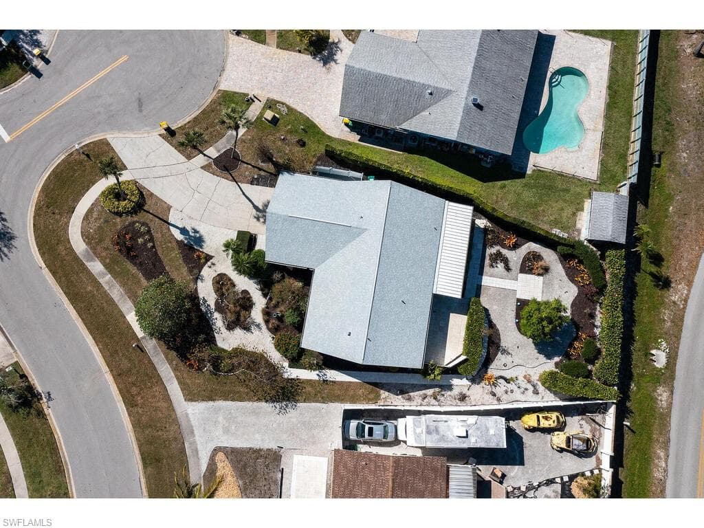 1036 Lake Shore CT, NAPLES FL 34103-2