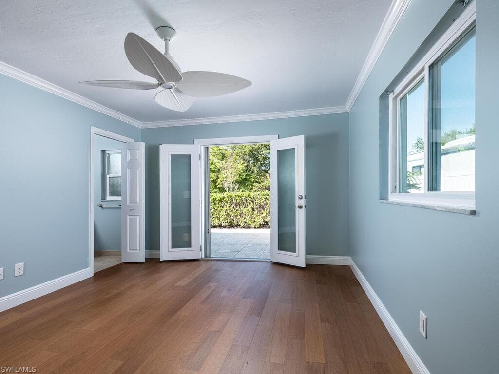 1036 Lake Shore CT, NAPLES FL 34103-7