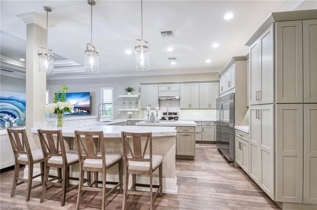 2867 Coco Lakes DR, NAPLES FL 34105-4