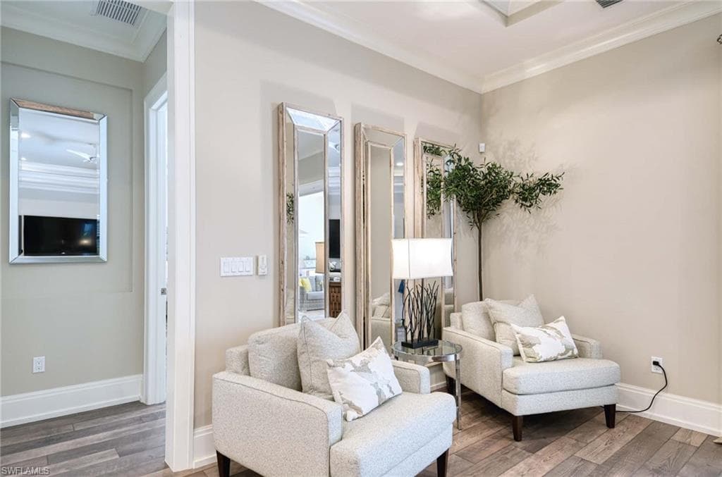 2867 Coco Lakes DR, NAPLES FL 34105-10