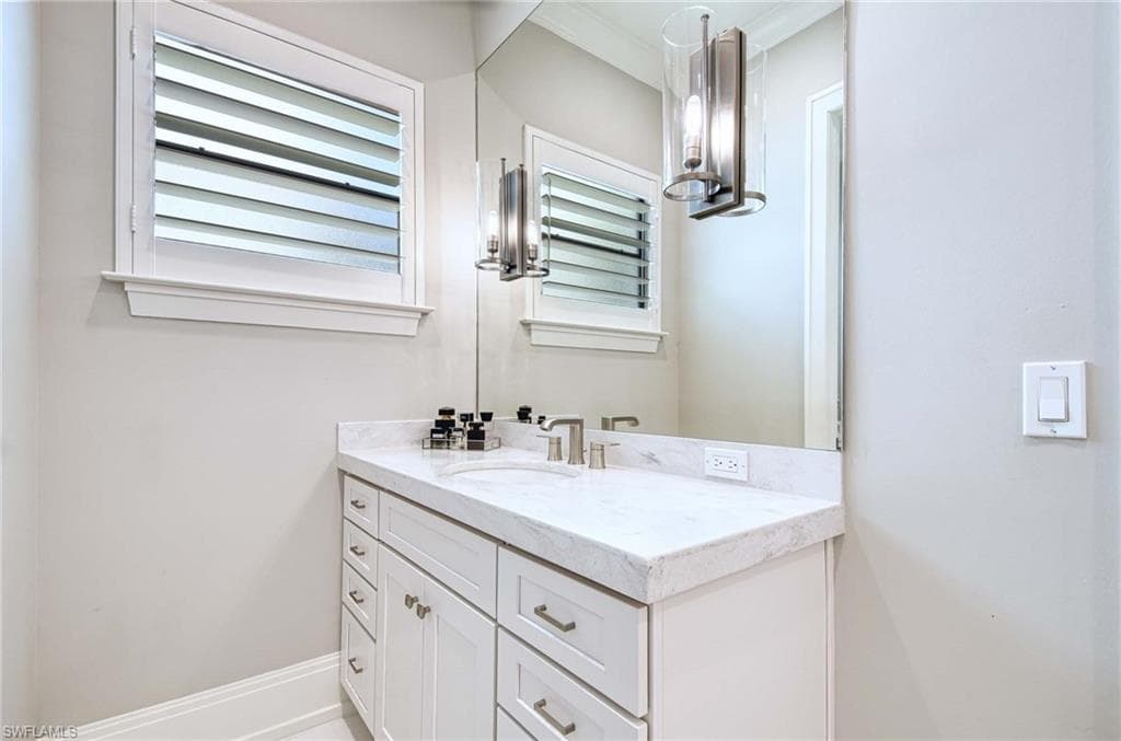 2867 Coco Lakes DR, NAPLES FL 34105-18