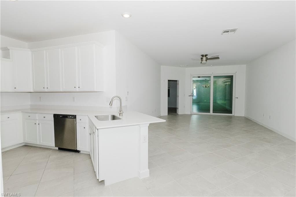 9099 Leatherwood LOOP, LEHIGH ACRES FL 33936-5