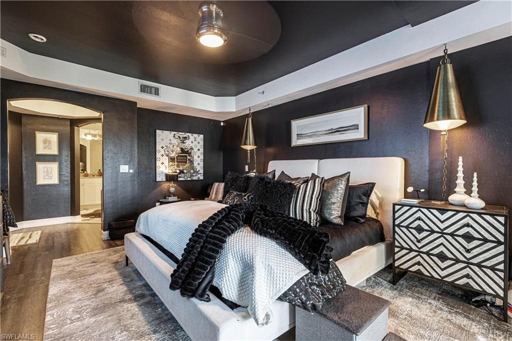 1100 Pine Ridge RD # 400, NAPLES FL 34108-1