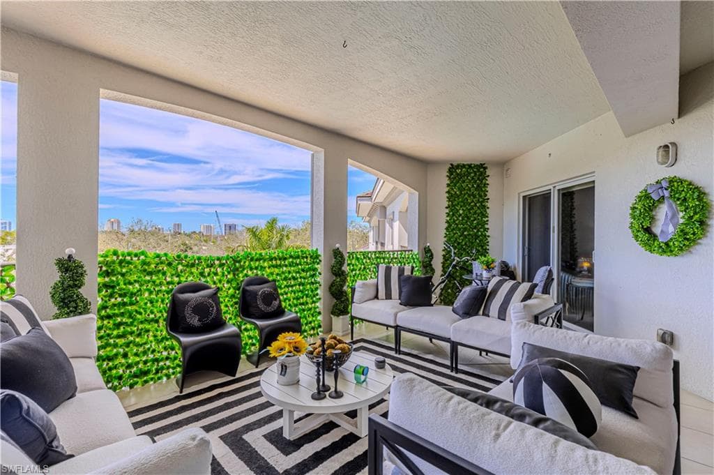 1100 Pine Ridge RD # 400, NAPLES FL 34108-12