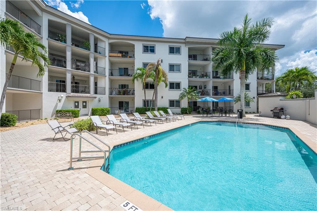 1100 Pine Ridge RD # 400, NAPLES FL 34108-4
