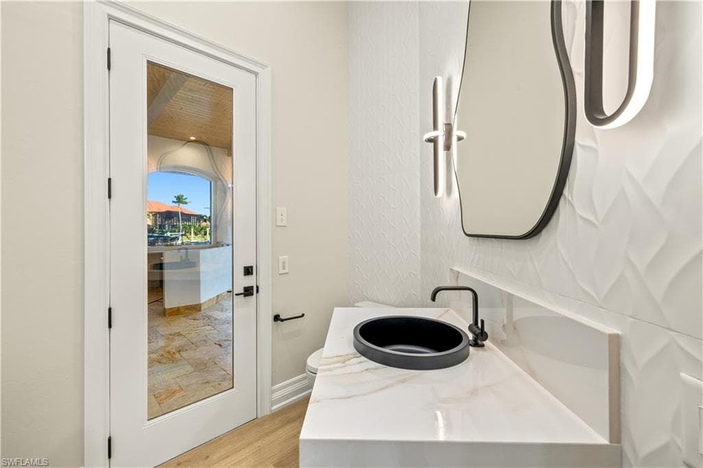 4831 Conover CT, FORT MYERS FL 33908-37