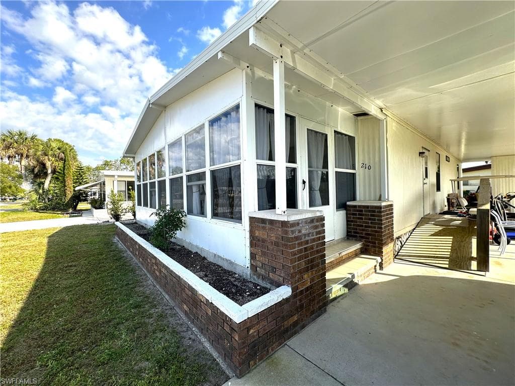 210 Pine Key LN # 210, NAPLES FL 34114-1