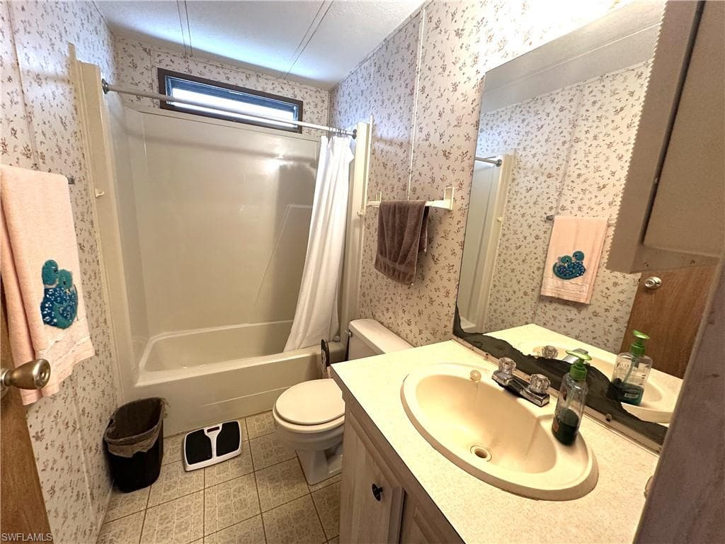 210 Pine Key LN # 210, NAPLES FL 34114-12