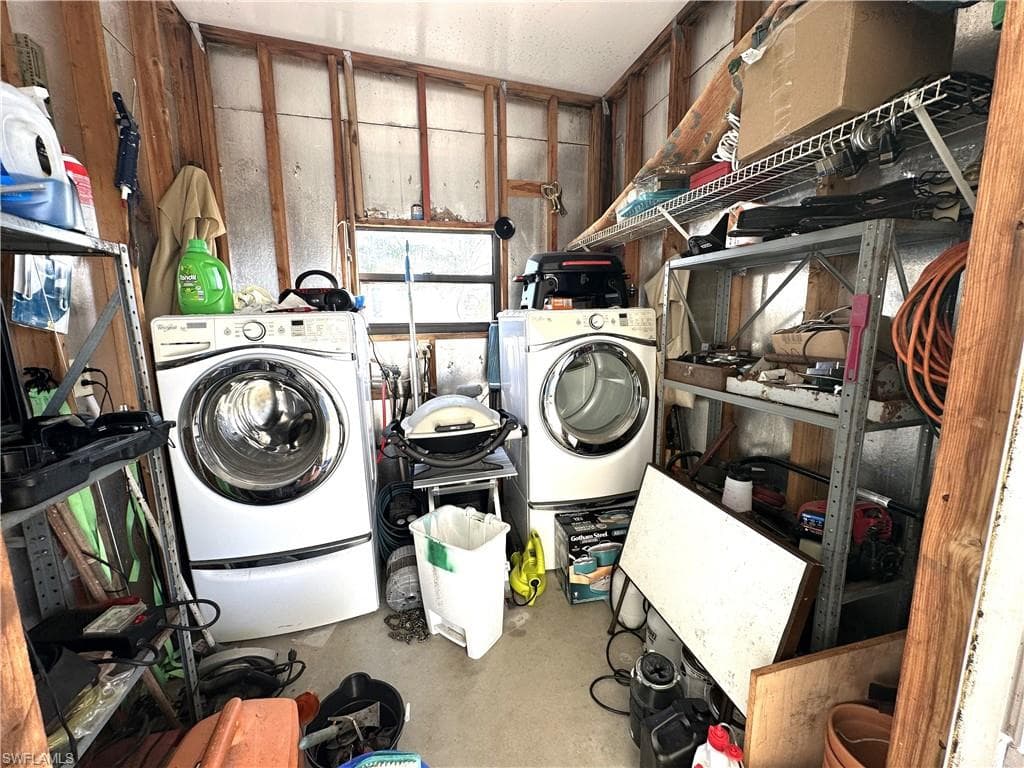 210 Pine Key LN # 210, NAPLES FL 34114-17