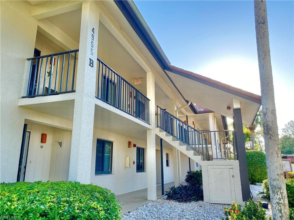 4955 Pepper CIR # 204, NAPLES FL 34113-1