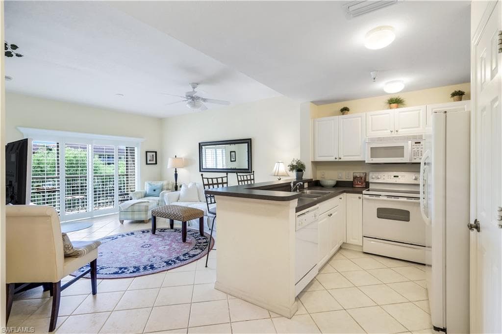 4430 Botanical Place CIR # 305, NAPLES FL 34112-3