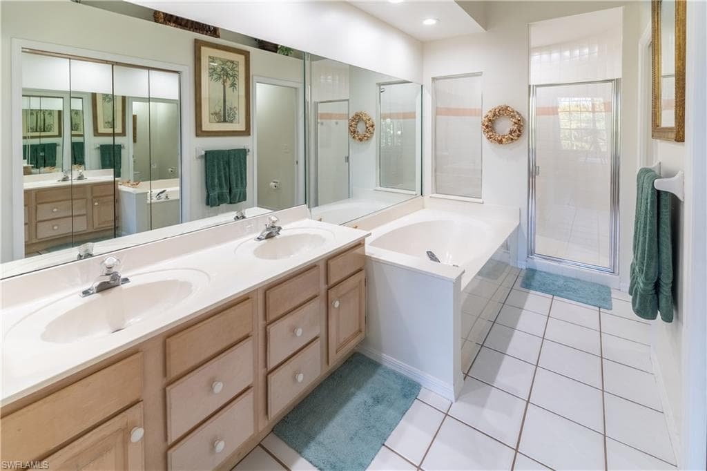 15087 Royal Fern CT # J201, NAPLES FL 34110-17