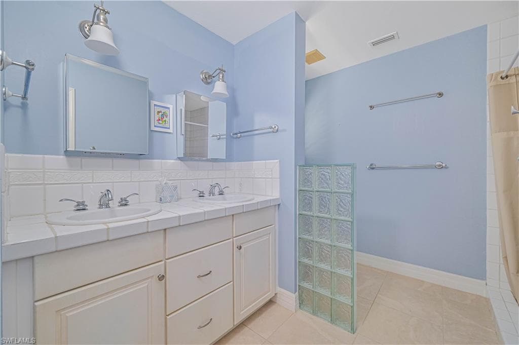 16653 Seagull Bay CT, BOKEELIA FL 33922-33