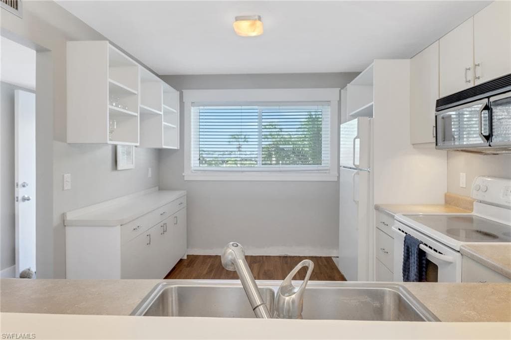 309 Goodlette-Frank RD S # A305, NAPLES FL 34102-4