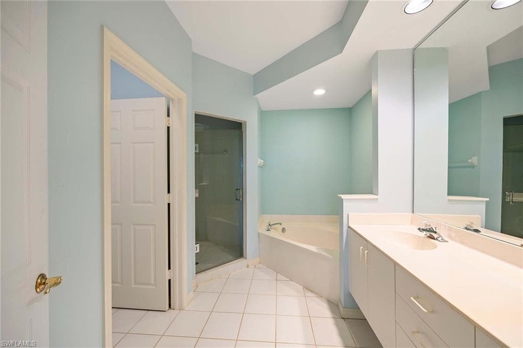 24460 Reserve CT # 202, BONITA SPRINGS FL 34134-12