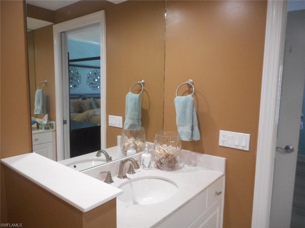 2080 W 1st ST # 304, FORT MYERS FL 33901-14