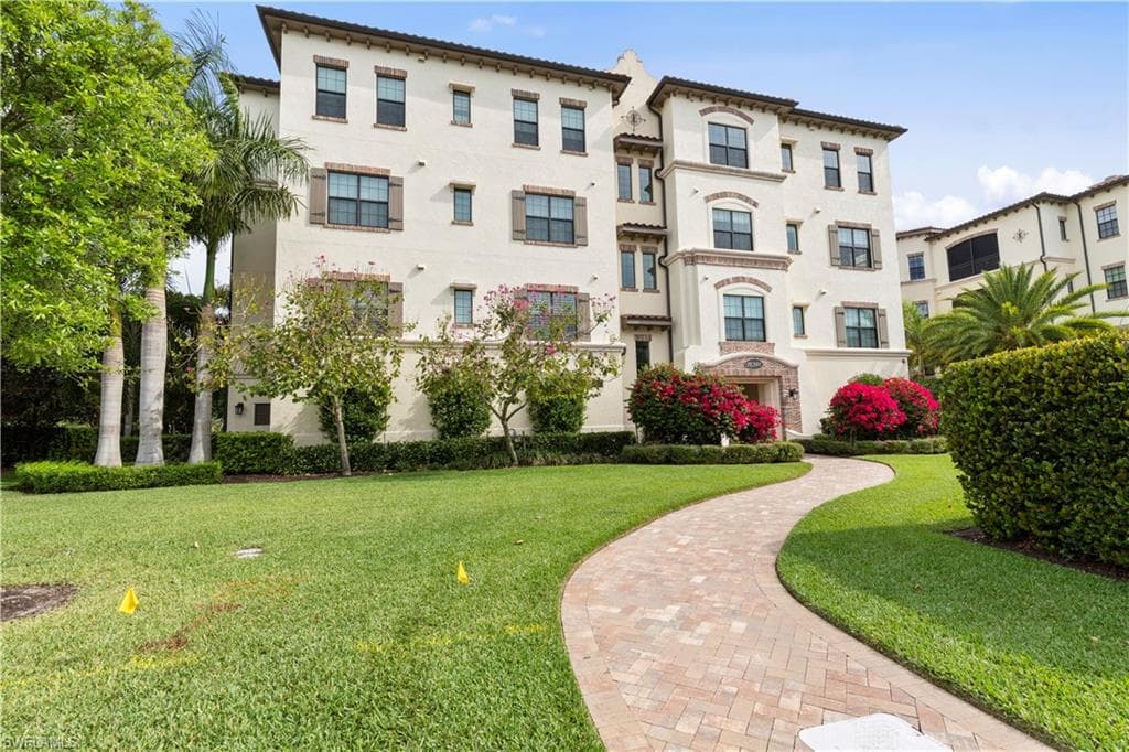 16391 Viansa WAY # 101, NAPLES FL 34110-1