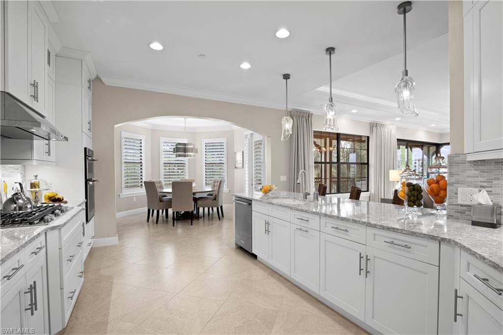 16391 Viansa WAY # 101, NAPLES FL 34110-17