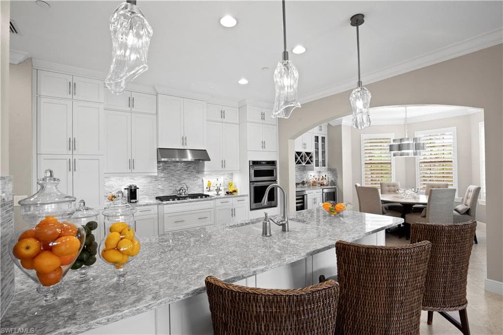 16391 Viansa WAY # 101, NAPLES FL 34110-14