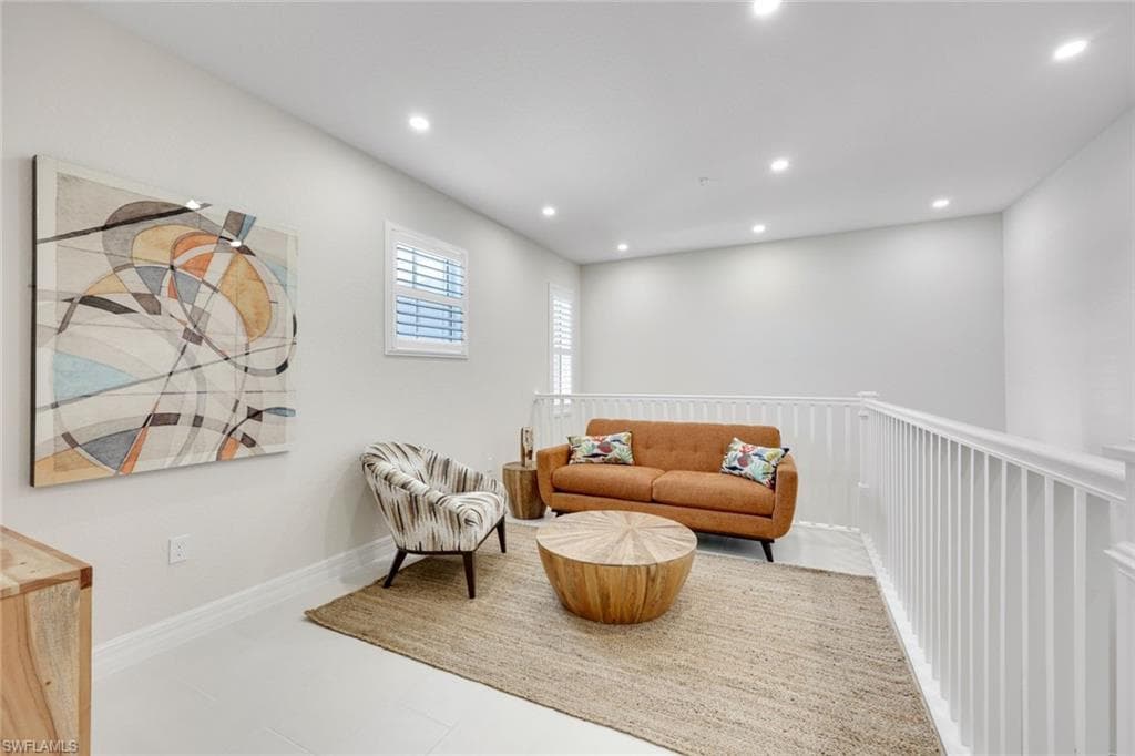 273 Indies DR E 202-12