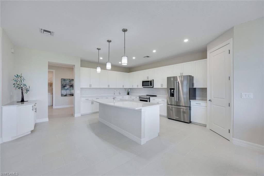 273 Indies DR E 202-9