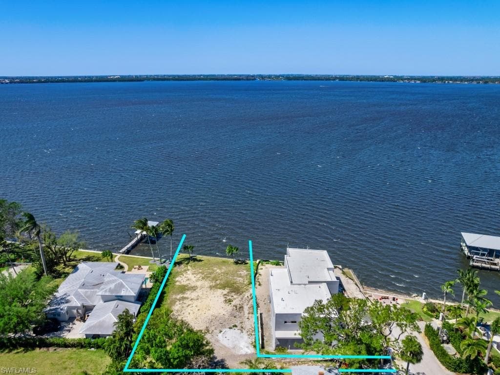 1204 Alhambra DR, FORT MYERS FL 33901-1