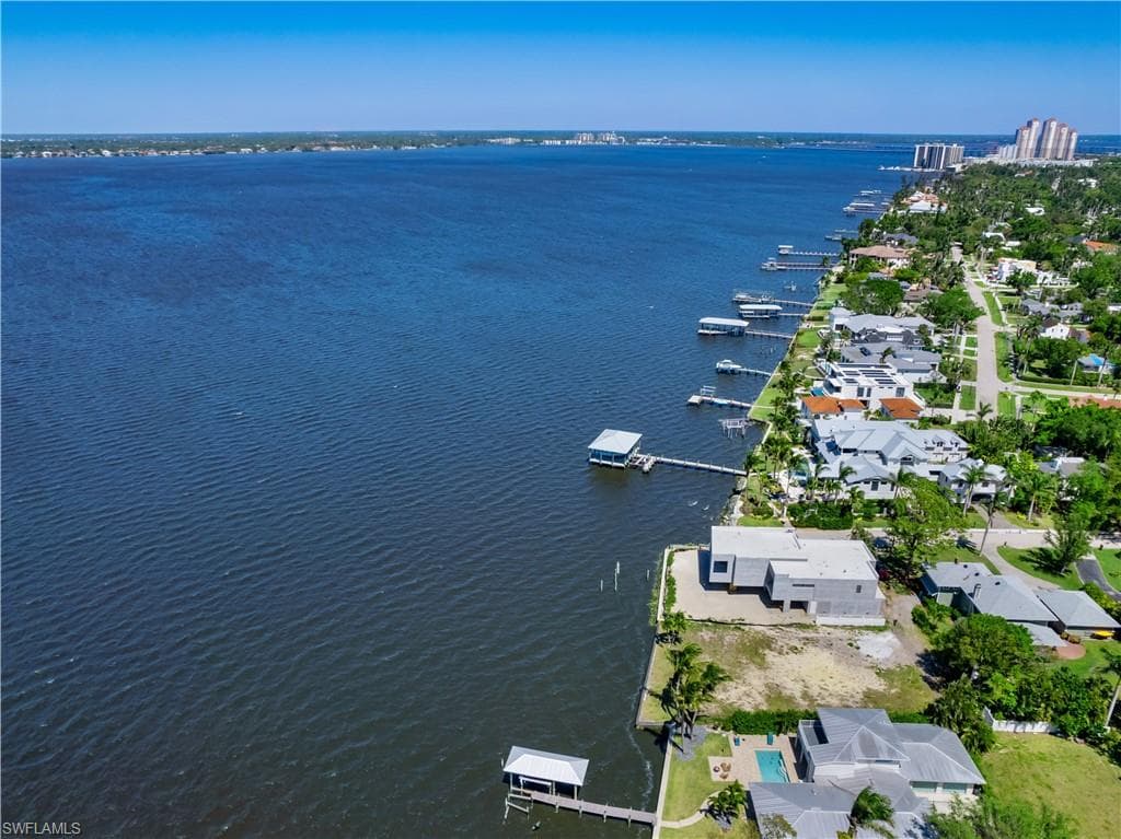 1204 Alhambra DR, FORT MYERS FL 33901-16