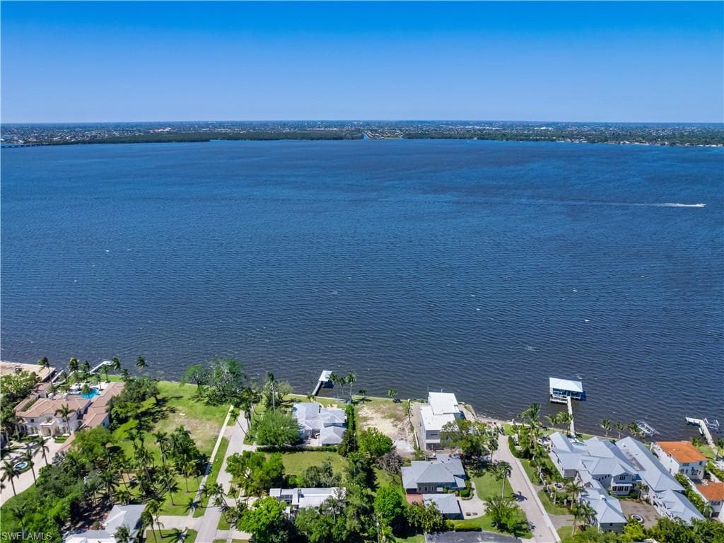 1204 Alhambra DR, FORT MYERS FL 33901-13