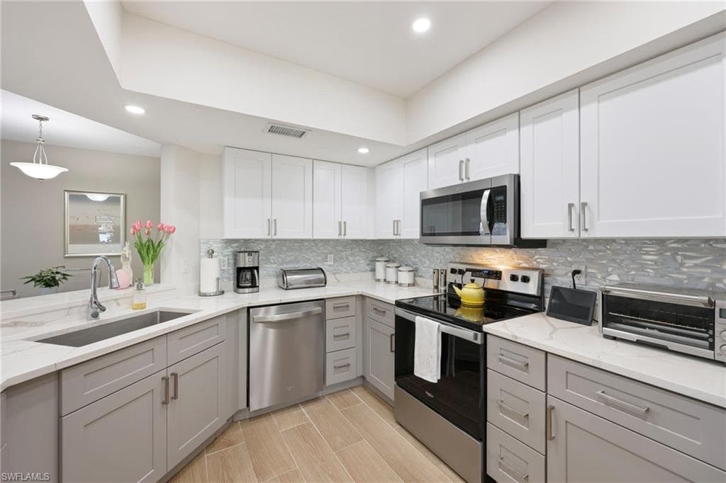 2761 Citrus Lake DR # H102, NAPLES FL 34109-12