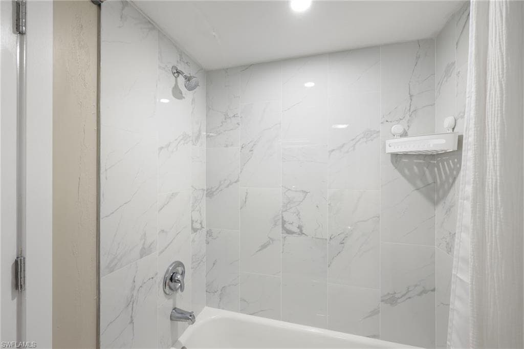 2761 Citrus Lake DR # H102, NAPLES FL 34109-27