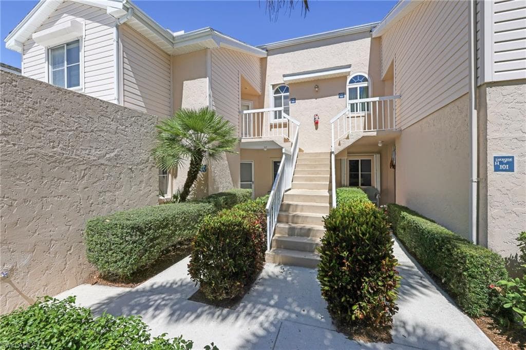 2761 Citrus Lake DR # H102, NAPLES FL 34109-29