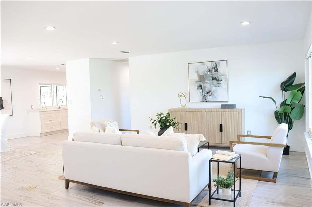 4937 Royal Palm DR, ESTERO FL 33928-1