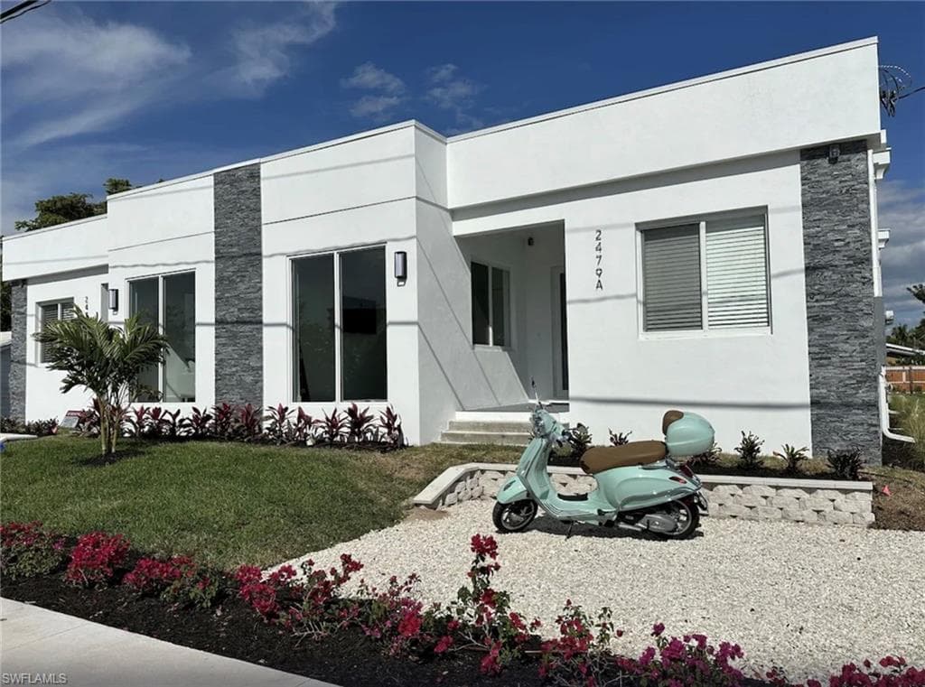 2479 Shadowlawn DR, NAPLES FL 34112-3