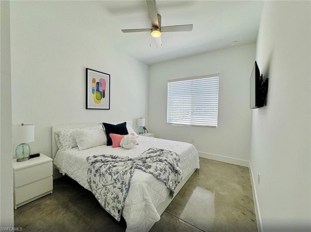 2479 Shadowlawn DR, NAPLES FL 34112-24