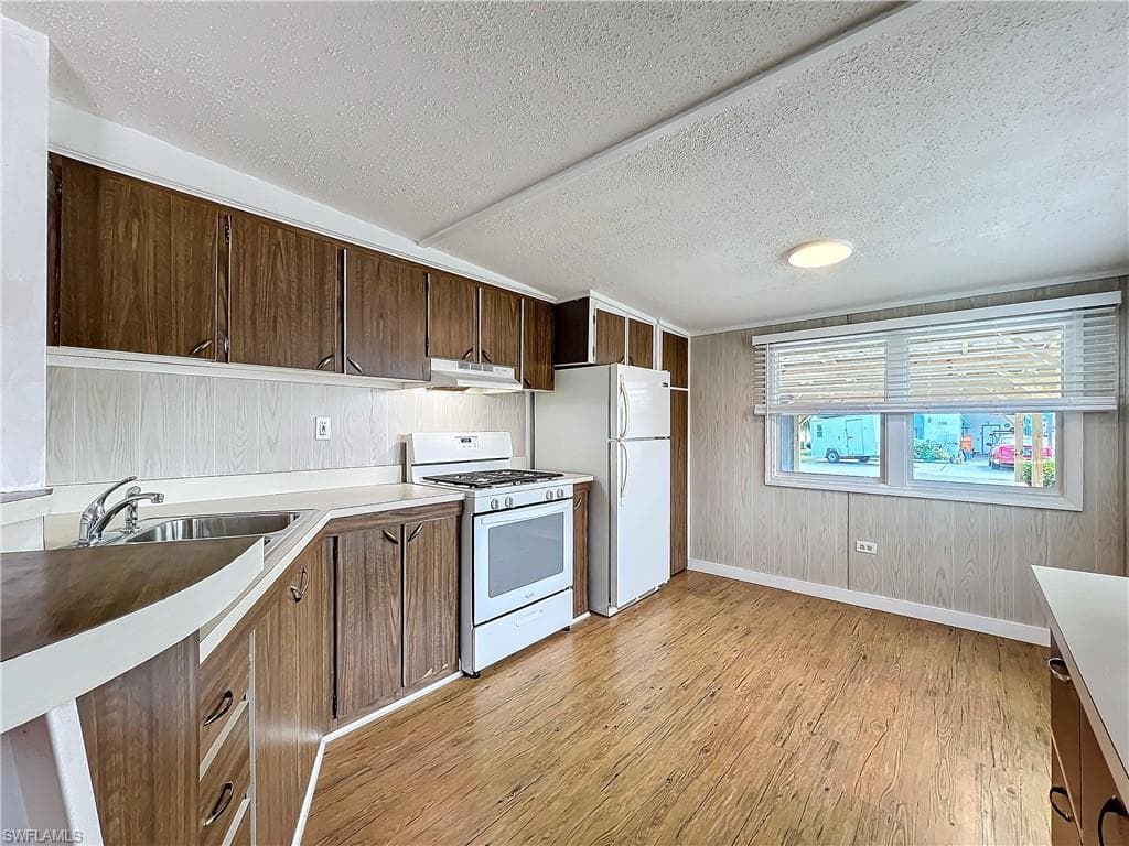 139 Gaslight AVE, NORTH FORT MYERS FL 33917-12