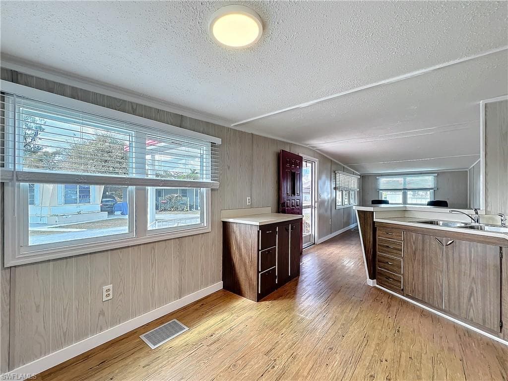 139 Gaslight AVE, NORTH FORT MYERS FL 33917-16