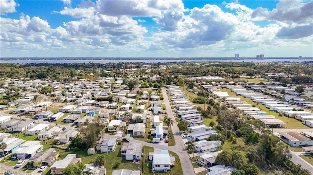 139 Gaslight AVE, NORTH FORT MYERS FL 33917-46