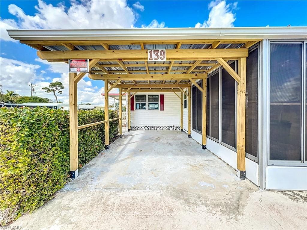 139 Gaslight AVE, NORTH FORT MYERS FL 33917-2