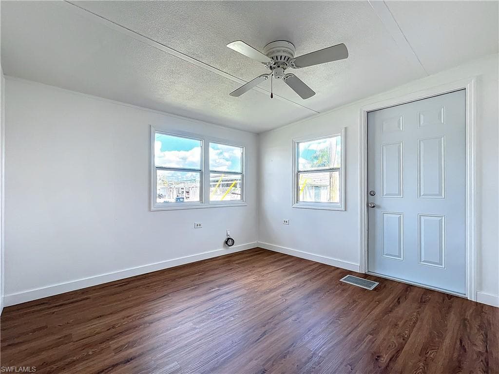 139 Gaslight AVE, NORTH FORT MYERS FL 33917-19