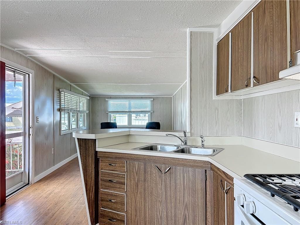 139 Gaslight AVE, NORTH FORT MYERS FL 33917-17