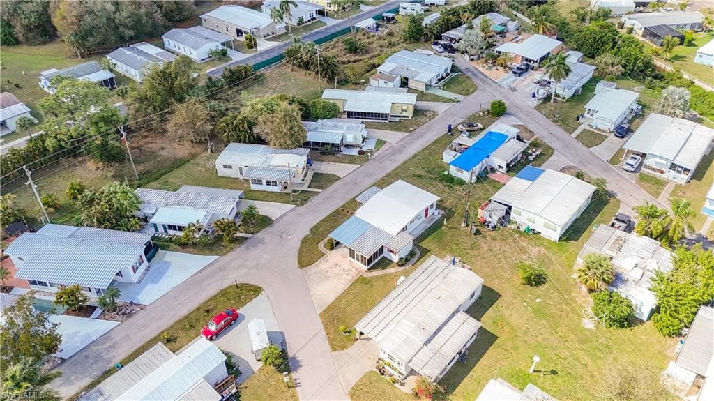 139 Gaslight AVE, NORTH FORT MYERS FL 33917-47