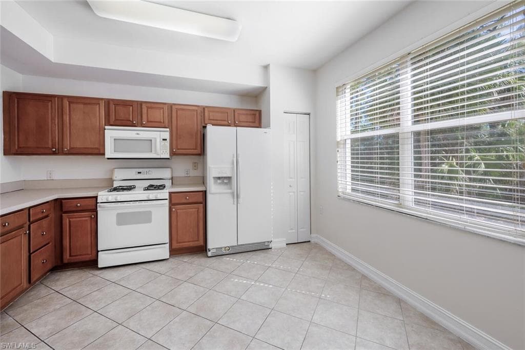 1882 Tarpon Bay DR S # 205, NAPLES FL 34119-2