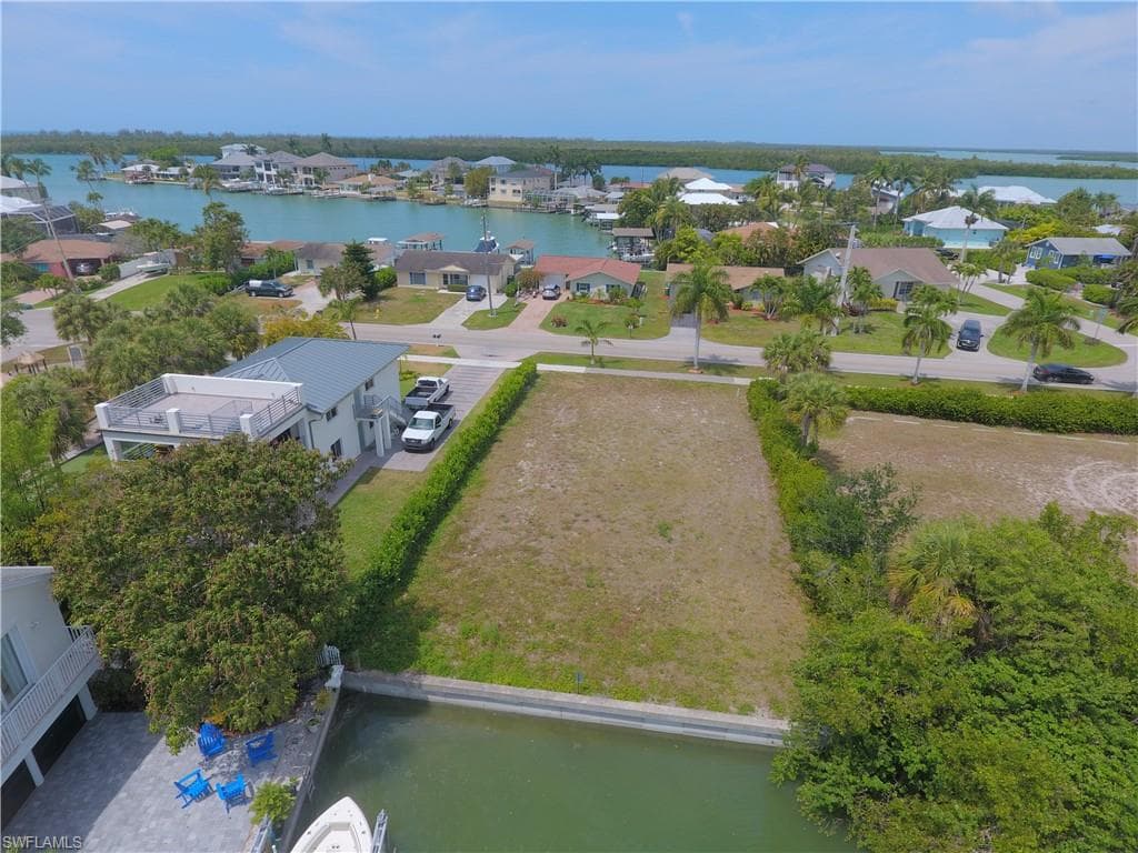 147 Capri BLVD, NAPLES FL 34113-8