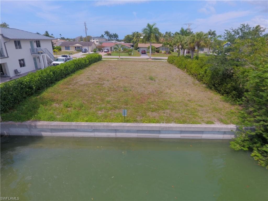 147 Capri BLVD, NAPLES FL 34113-7