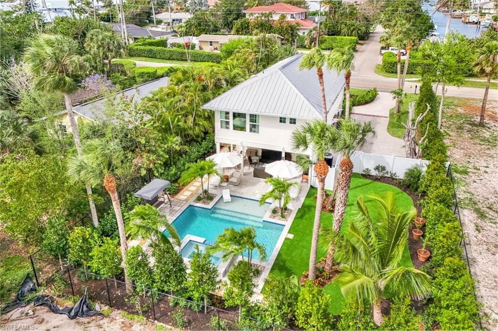 1437 Sandpiper ST, NAPLES FL 34102-1