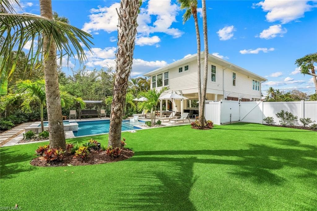 1437 Sandpiper ST, NAPLES FL 34102-25