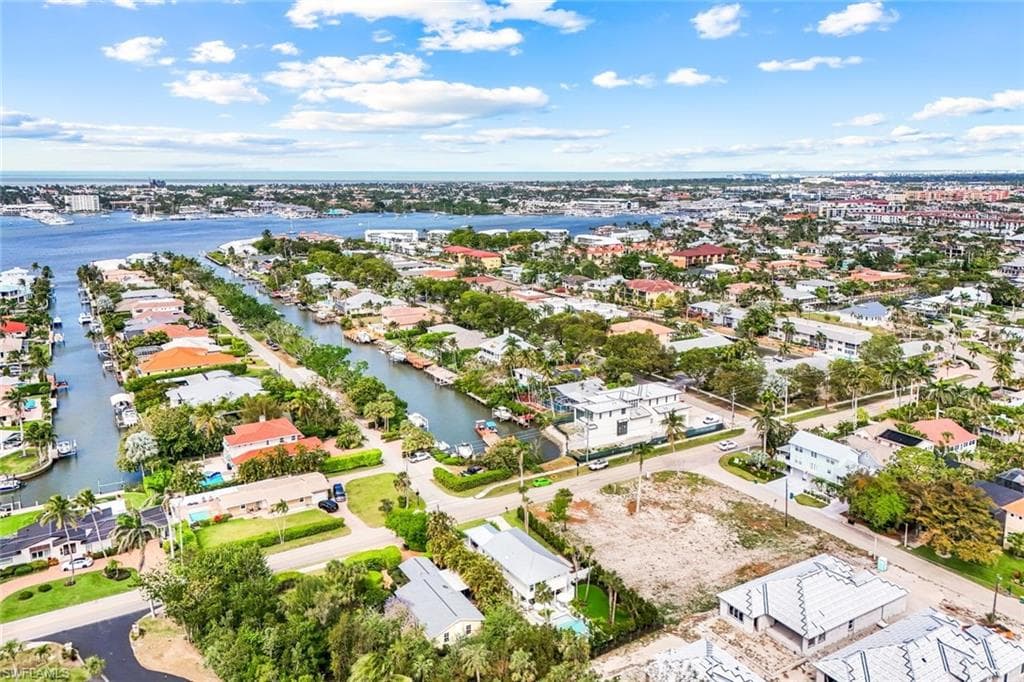 1437 Sandpiper ST, NAPLES FL 34102-2