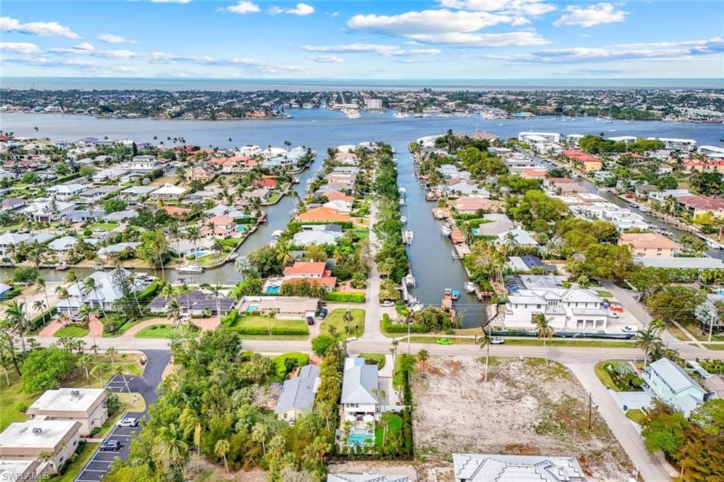 1437 Sandpiper ST, NAPLES FL 34102-27