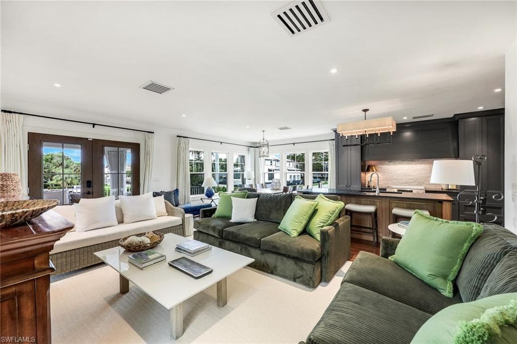 1437 Sandpiper ST, NAPLES FL 34102-8